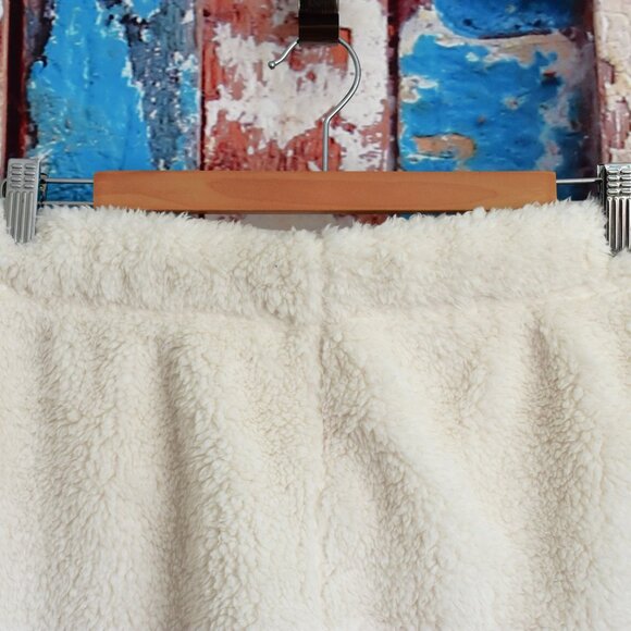 Women's No Boundaries Plush Shorts 1.5” Inseam XXLARGE Vendor Natural NEW - Picture 6 of 7